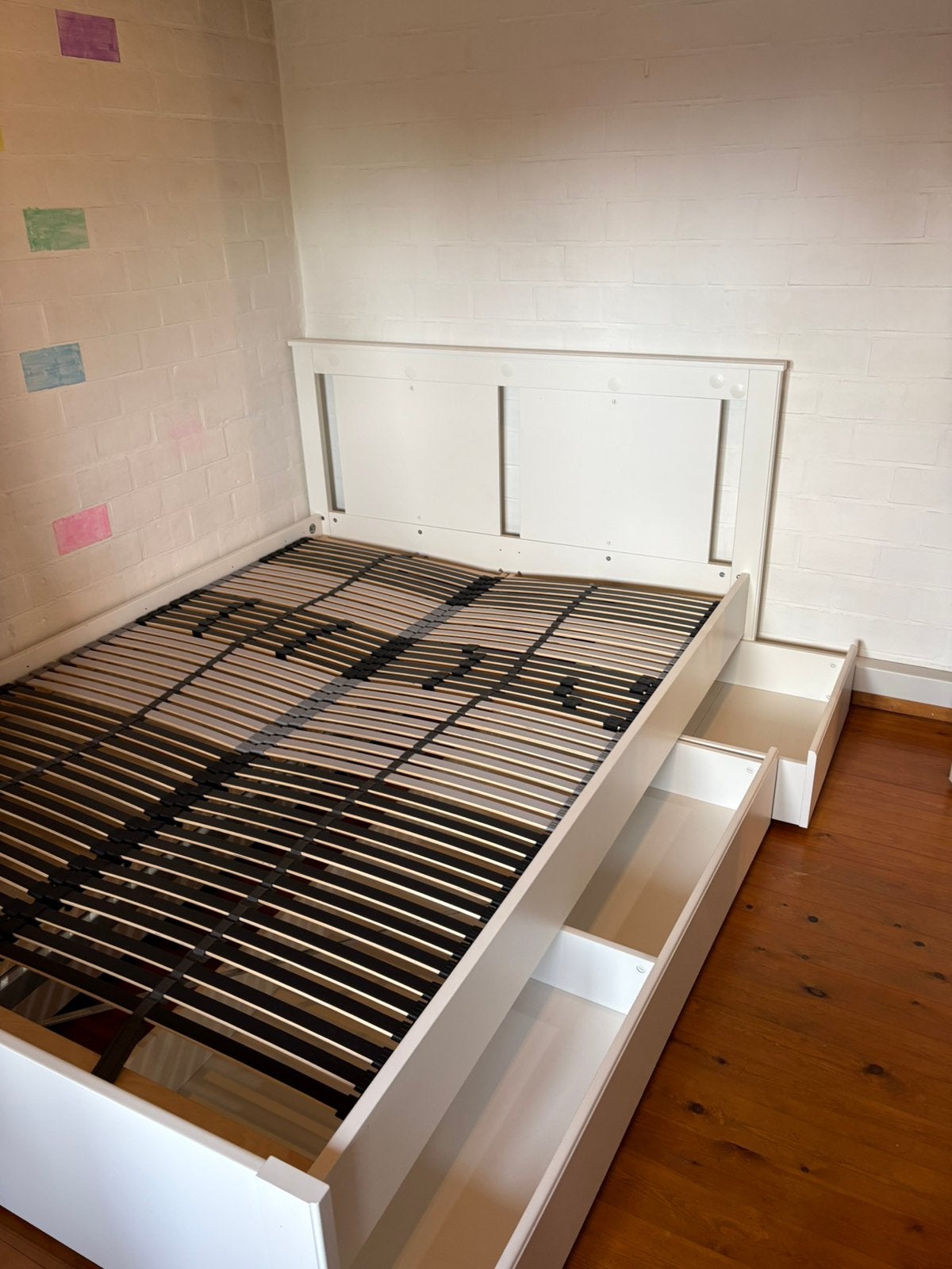 Bed 140  200 cm met lattenbodem en 4 opberglades, Ophalen, Gebruikt, Wit, Tweepersoons
