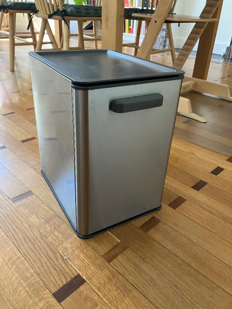 Poubelle à roulettes en métal, Moins de 50 cm, 20 à 30 litres, Enlèvement, Utilisé