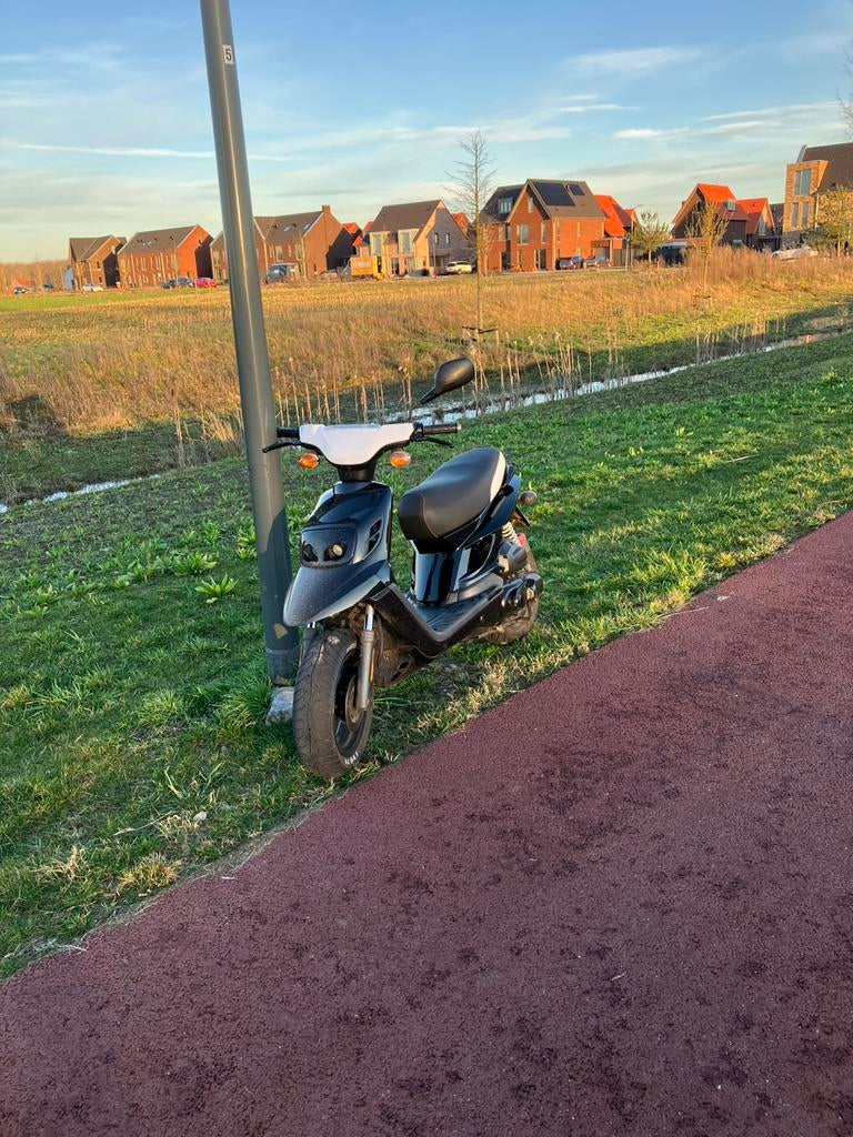 Yamaha Bws/Booster FULL BCD 50cc, Fietsen en Brommers, Ophalen, Yamaha, Zo goed als nieuw, Benzine