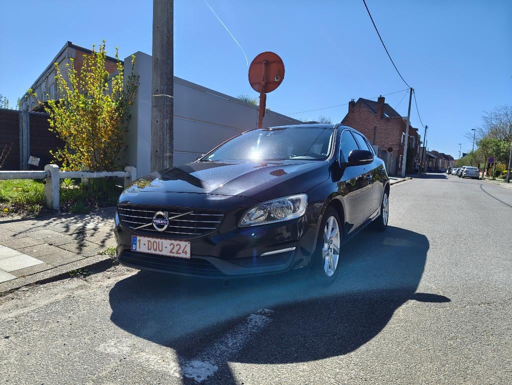 Volvo V60 D2 Momentum 2014 - 193000km, Auto's, Volvo, Voorwielaandrijving, Zwart, Zwart, Leder