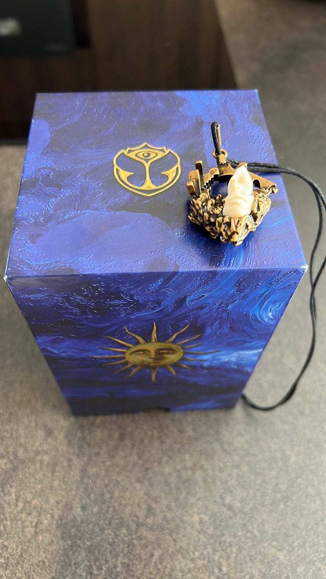 Ketting Tomorrowland, Bijoux, Sacs & Beauté, Enlèvement, Comme neuf