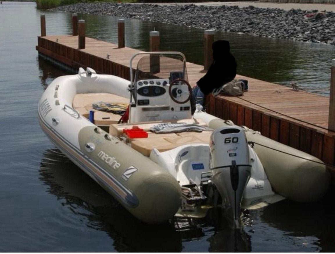 Medline 550, Watersport en Boten, Rubberboten, 60 pk, Gebruikt, Zodiac, Zonnedek