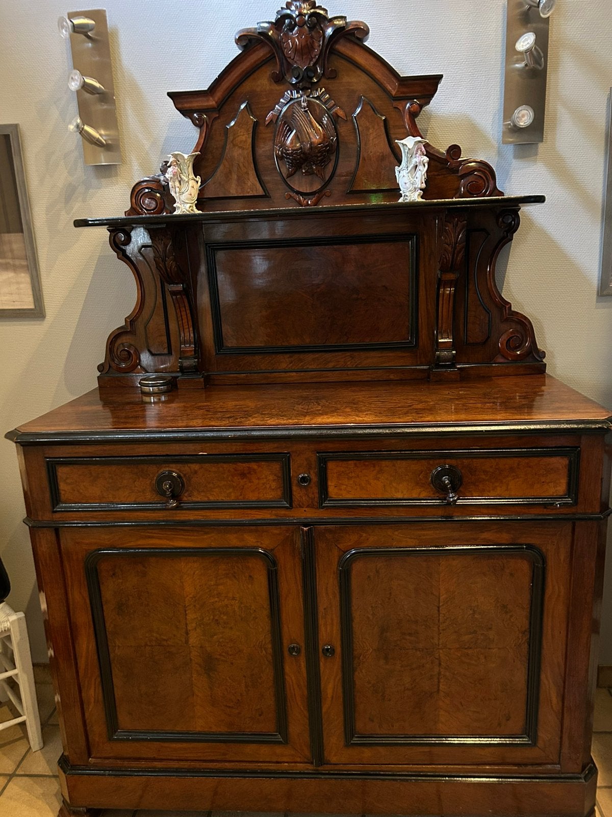 Biedermeier kast, Ophalen