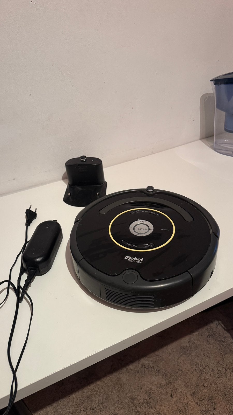 iRobot/aspirateur robot Roomba + station de recharge, Electroménager, Enlèvement, Comme neuf