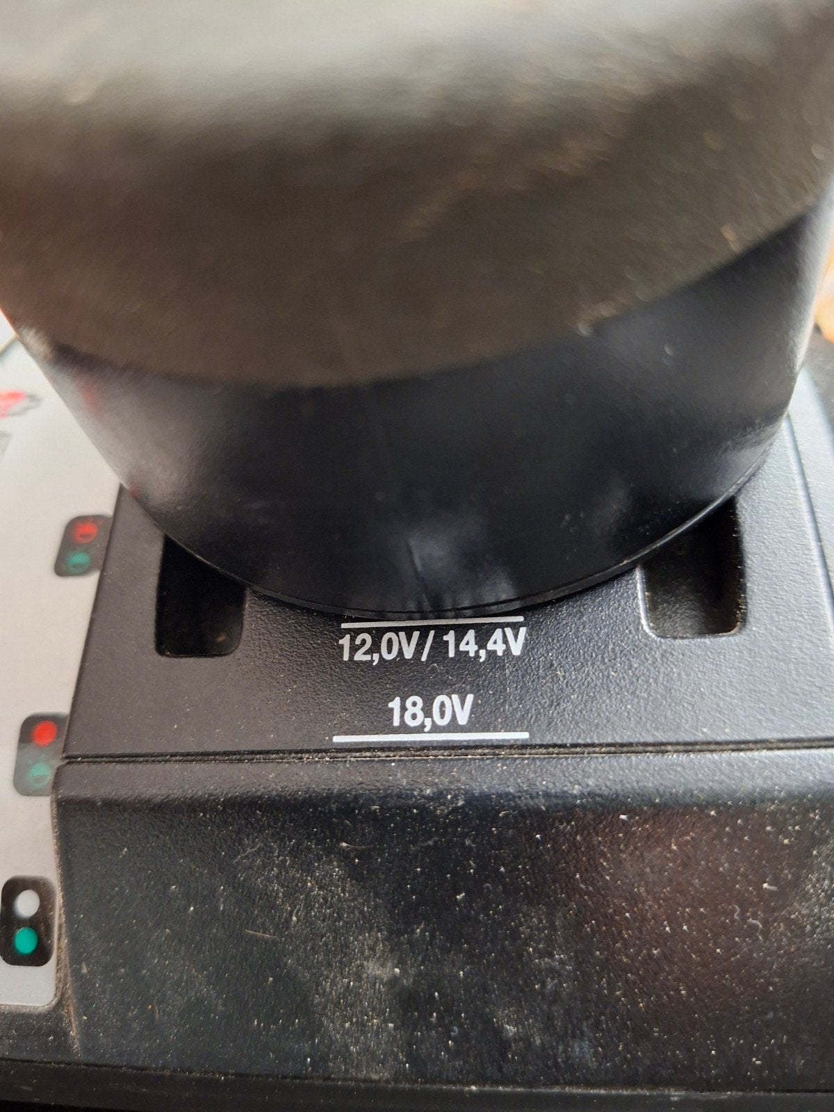 Chargeur WURTH AL-30-RD avec lampe torche., Ophalen