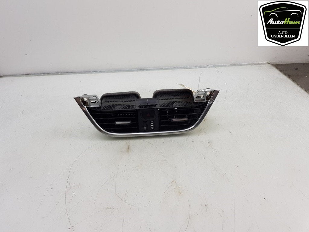 DASHBOARD DEEL Ford Fiesta Active (01-2017/-), Gebruikt, Henry-Ford-Straße  1
50735  Köln, DE, Ford-Werke GmbH, Kunden@ford.com