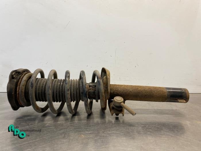 Schokdemperpoot rechts-voor van een Volkswagen Caddy (Caddy, Gebruikt, -, Volkswagen, -