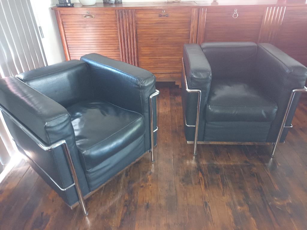 1 of 2 Le Corbusier LC2, Huis en Inrichting, Zetels | Zetels en Chaises Longues, Ophalen, Design - vintage, Eenpersoons, Zo goed als nieuw