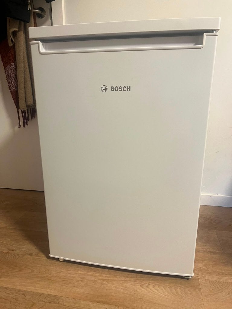 Tafelmodel koelkast Bosch KTL15NW3A, Elektronische apparatuur, 100 tot 150 liter, Ophalen, Zo goed als nieuw, Met vriesvak