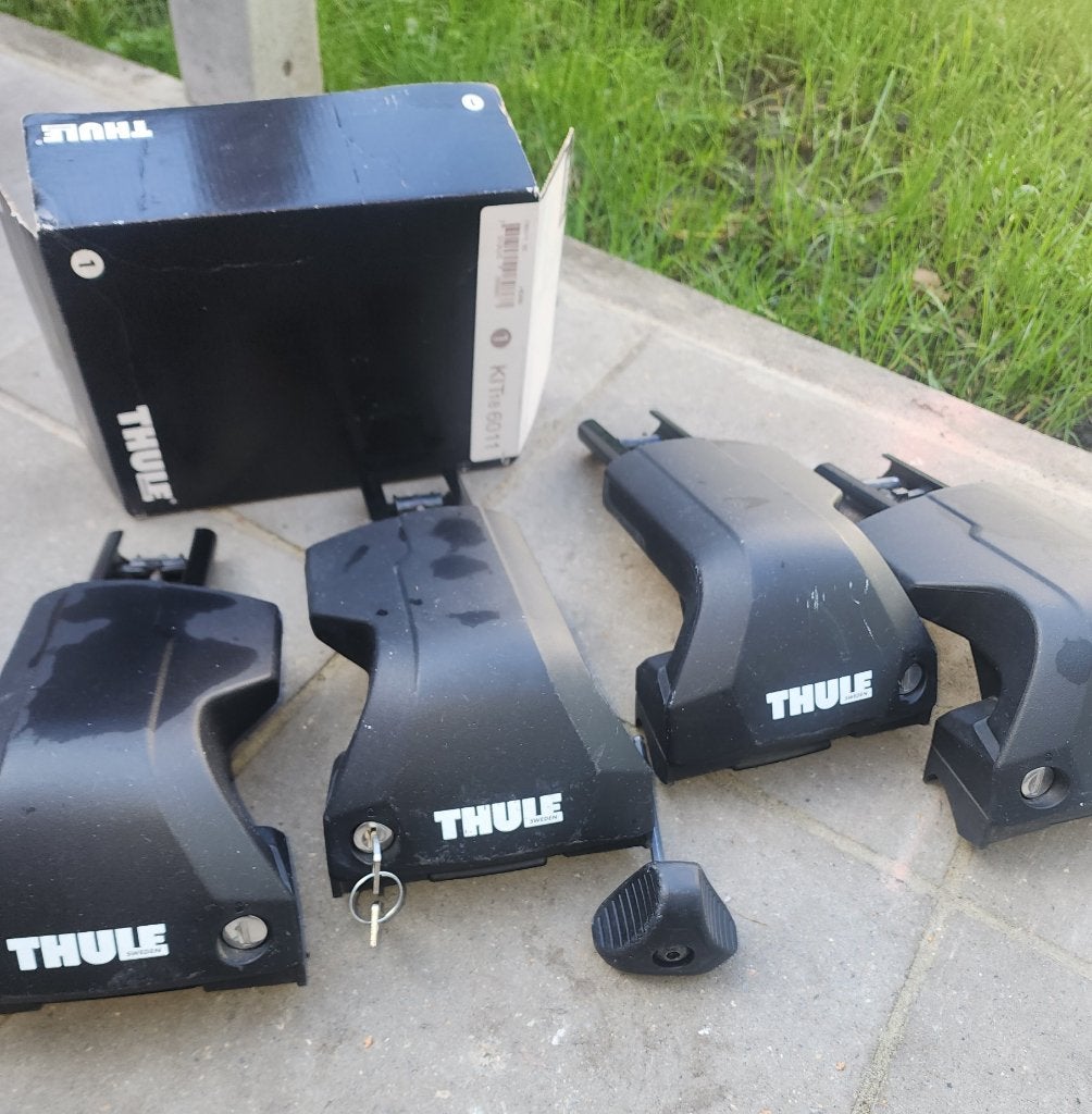 Thule. Les pieds pour barres de toit Thule Edge, Enlèvement, Comme neuf