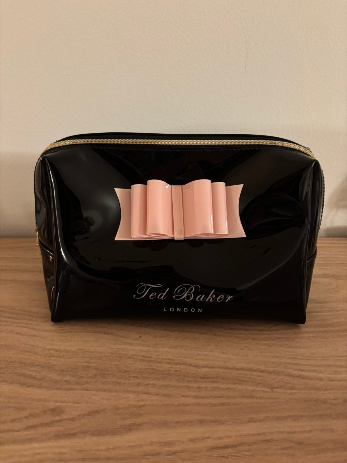 Ted Baker make-uptas / toilettas 25 x 15 cm, Handtassen en Accessoires, Toilettassen, Ophalen, Zo goed als nieuw, Zwart, Dame