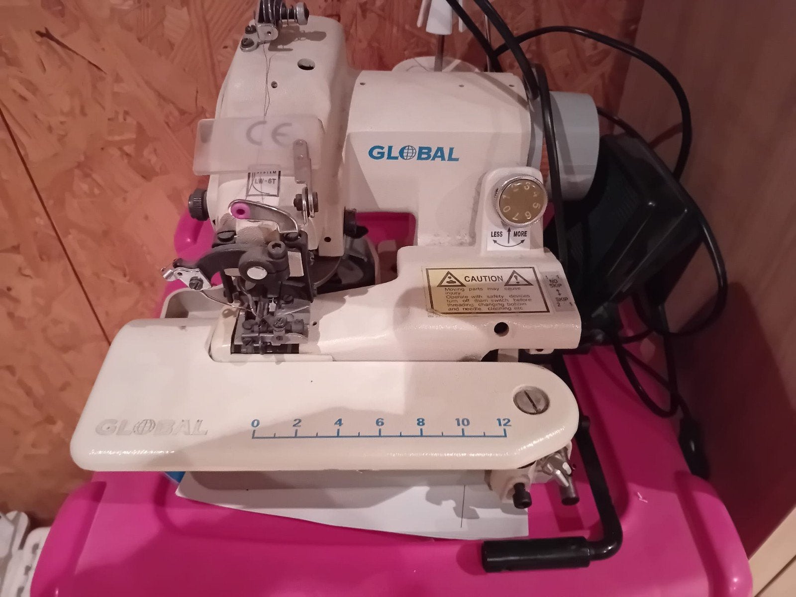blindzoomnaaimachine en drukknopen perd, Hobby en Vrije tijd, Ophalen, Gebruikt, Naaimachine