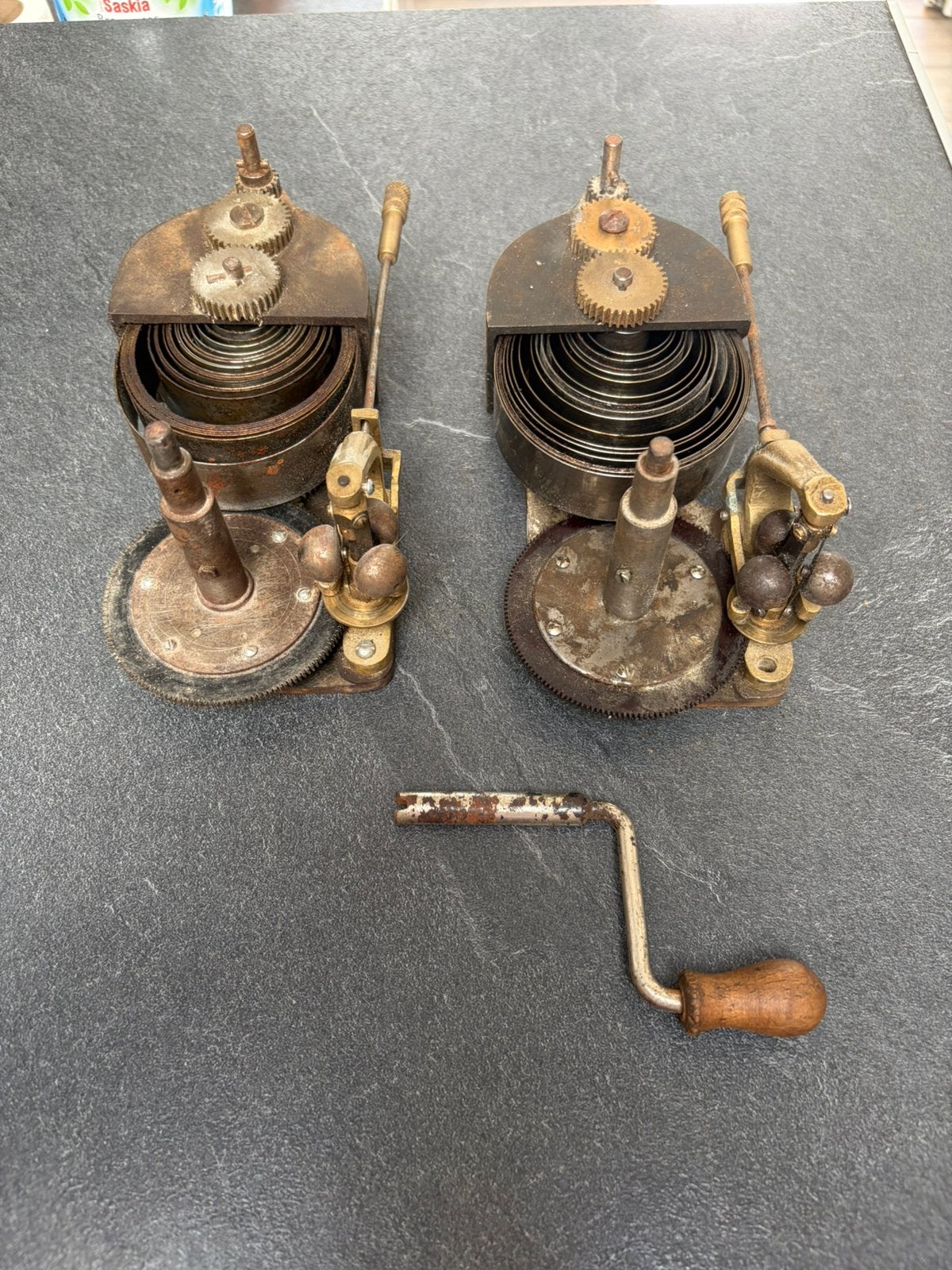 Lot de 2 anciens mécanismes de Graphophone Columbia – Type Q, Enlèvement ou Envoi, Bronze