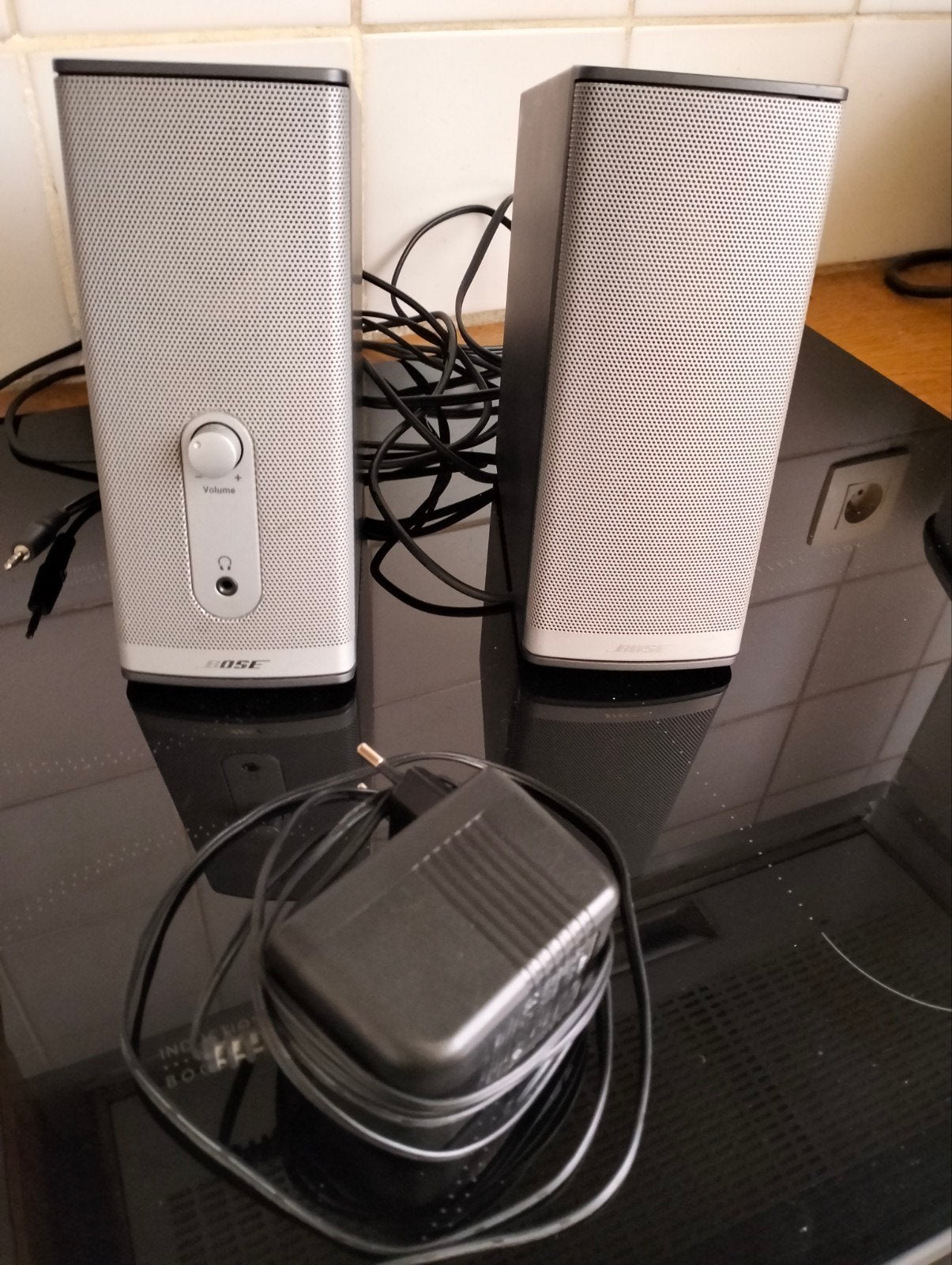To left speakers, Bose, 12V, AC, 1.2A, Computers en Software, Pc speakers, Ophalen of Verzenden
