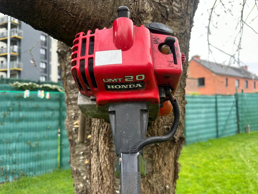 Debroussailleuse à reparer, Enlèvement