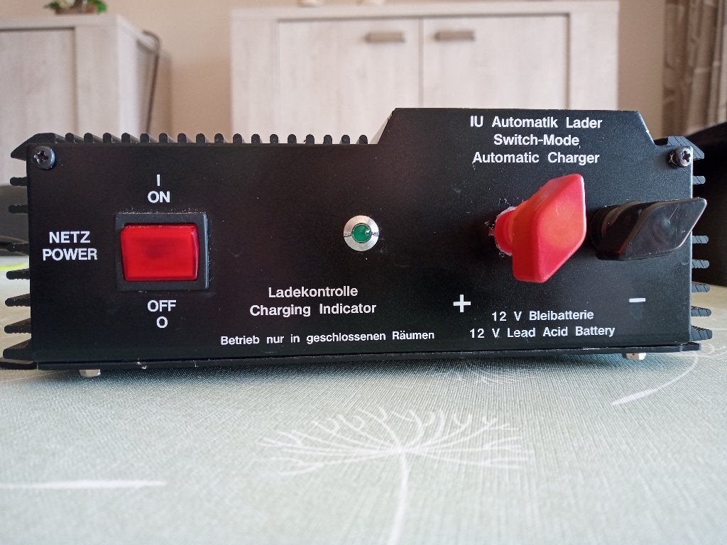 batterijlader/ voeding 12v 25 ampère . Zie foto's ., Gebruikt