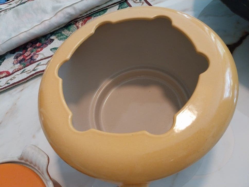 Le creuset originele gietijzeren fonduepot in perfecte nieuw, Antiek en Kunst, Antiek | Schalen, Ophalen of Verzenden