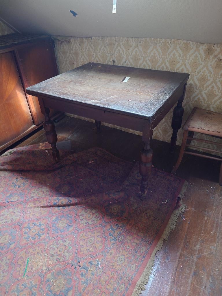 Oude houten tafel met gedraaide poten - opknapper, Ophalen