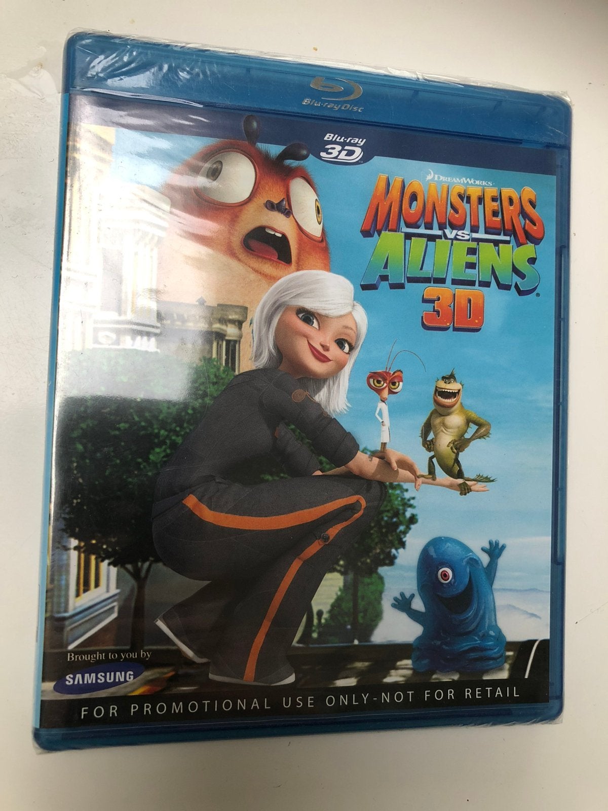 DVD monsters Vd Aliens 3D blu ray, CD & DVD, Enlèvement ou Envoi, Comme neuf
