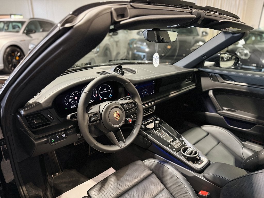 Porsche 911 992.2 Targa 4 GTS | Noir de jais métallisé -, Autos, Porsche, Cuir, Achat, Euro 6, Entretenue par le concessionnaire