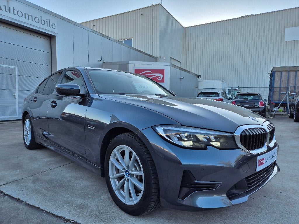 BMW 320 eA / SPORT LINE / PHEV HYBRID / 2022 !!, Auto's, BMW, Automaat, 4 cilinders, Parkeerassistent, Bedrijf