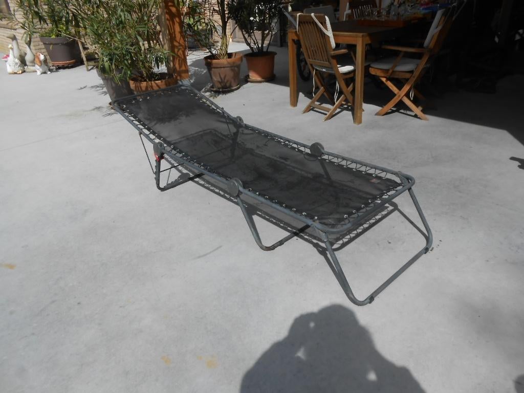 veldbed ligbed logeerbed zwart merk: Lafuma, Jardin & Terrasse, Chaises longues, Enlèvement ou Envoi, Utilisé, Métal, Pliant