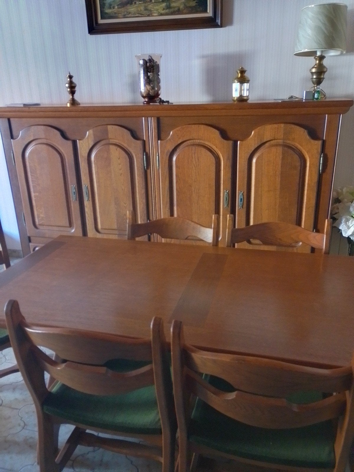 salle à manger en bois de couleur brun foncé., Enlèvement