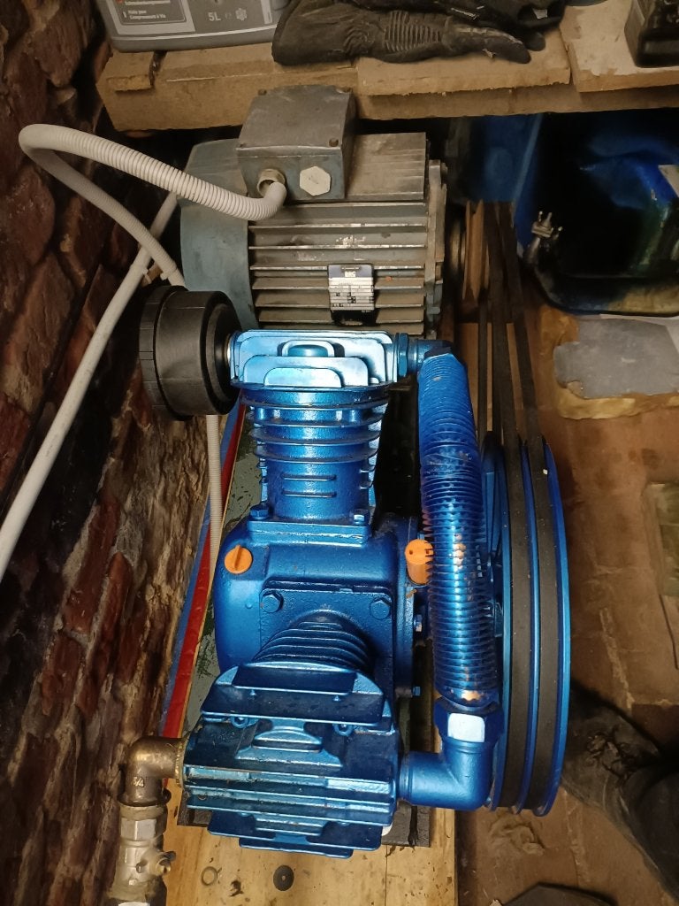 Industriële Compressor Installatie 5,5 kW Bijna Nieuw, Doe-het-zelf en Bouw, Compressors, Ophalen, Zo goed als nieuw, 6 tot 10 bar