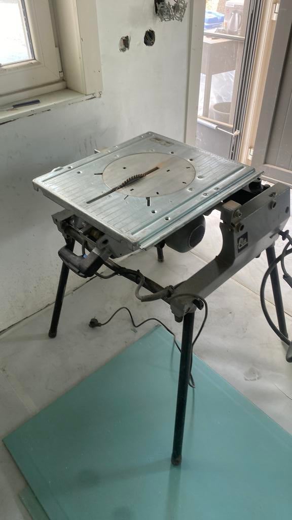 Zaag tafel Elu, Ophalen, Gebruikt, 600 tot 1200 watt, Afkortzaag