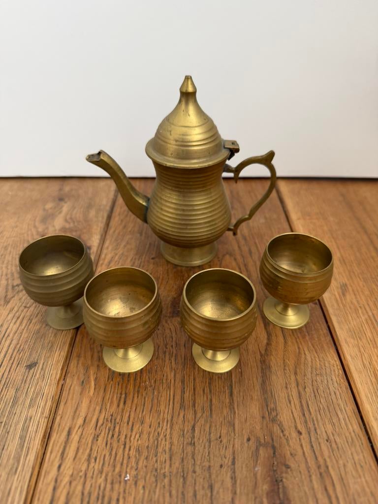 Setje antiek koperen theepotje (12 cm hoog) met 4 bekertjes, Antiek en Kunst, Ophalen
