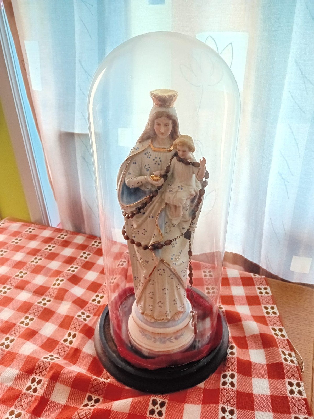 Maria met Kindje Jezus onder glazen stolp., Ophalen