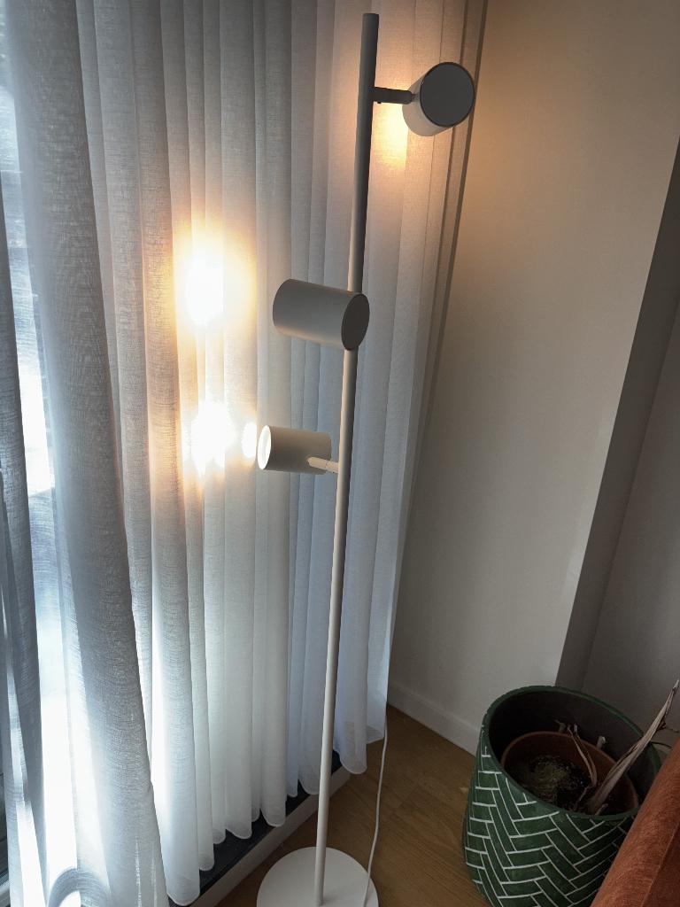 IKEA Nymane 3-spot Floor Lamp (Bulbs Included), Huis en Inrichting, Lampen | Vloerlampen, Ophalen, 160 cm white lamp, Zo goed als nieuw