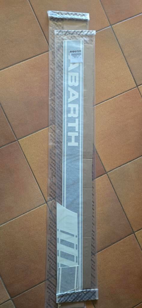 Originele zij striping abarth 595, kleur zwart voor L+R, Ophalen