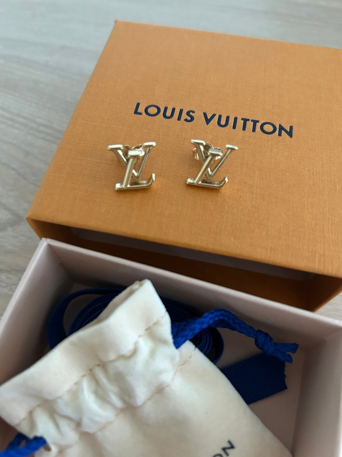 Louis Vuitton oorstekers, Bijoux, Sacs & Beauté, Boucles d'oreilles, Enlèvement, Neuf