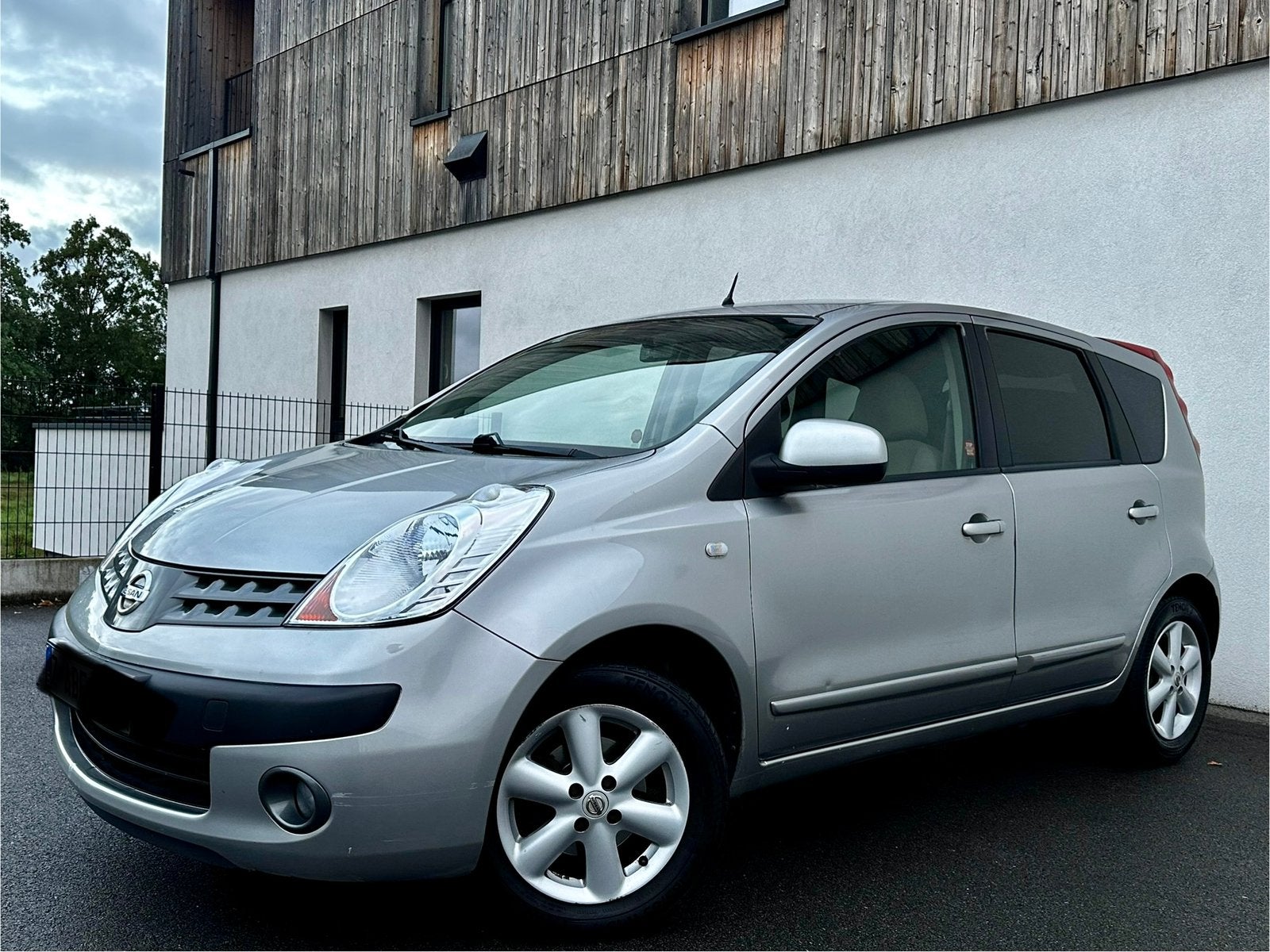 NISSAN NOTE 1.6 AUTOMATIQUE *ESSENCE *105.628 KM *Garantie, Auto's, Testrit aan huis, Beige, 4 cilinders, 5 zetels