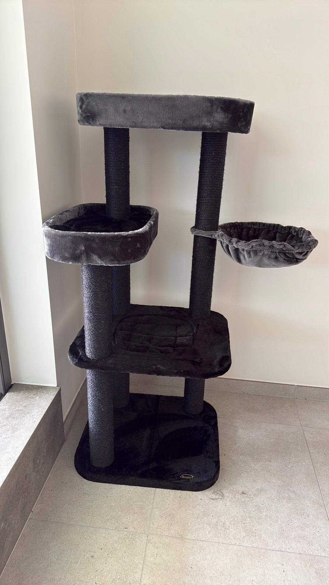 Griffoir Karbu pour chat noir neuf, Animaux & Accessoires, Enlèvement, Griffoir