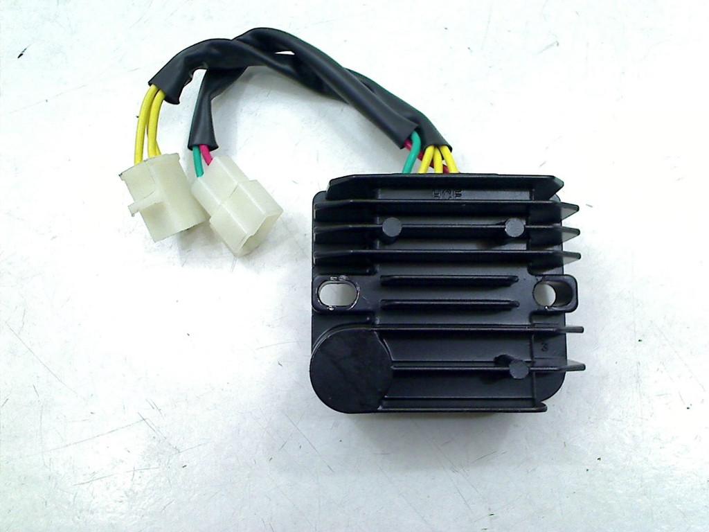 SPANNINGSREGELAAR Sym Fiddle 2 50 4T E5 2021-2024, Fietsen en Brommers, Gebruikt, P.J. Troelstraweg 8 8
3144 CX  MAASSLUIS, NL