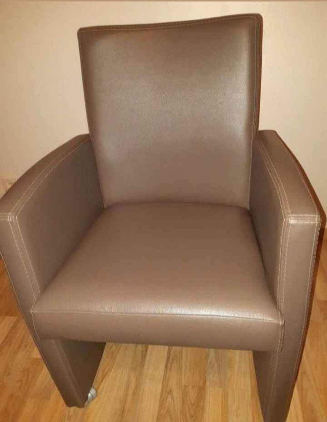 4 lederen stoelen op wieltjes, Huis en Inrichting, Stoelen, Ophalen