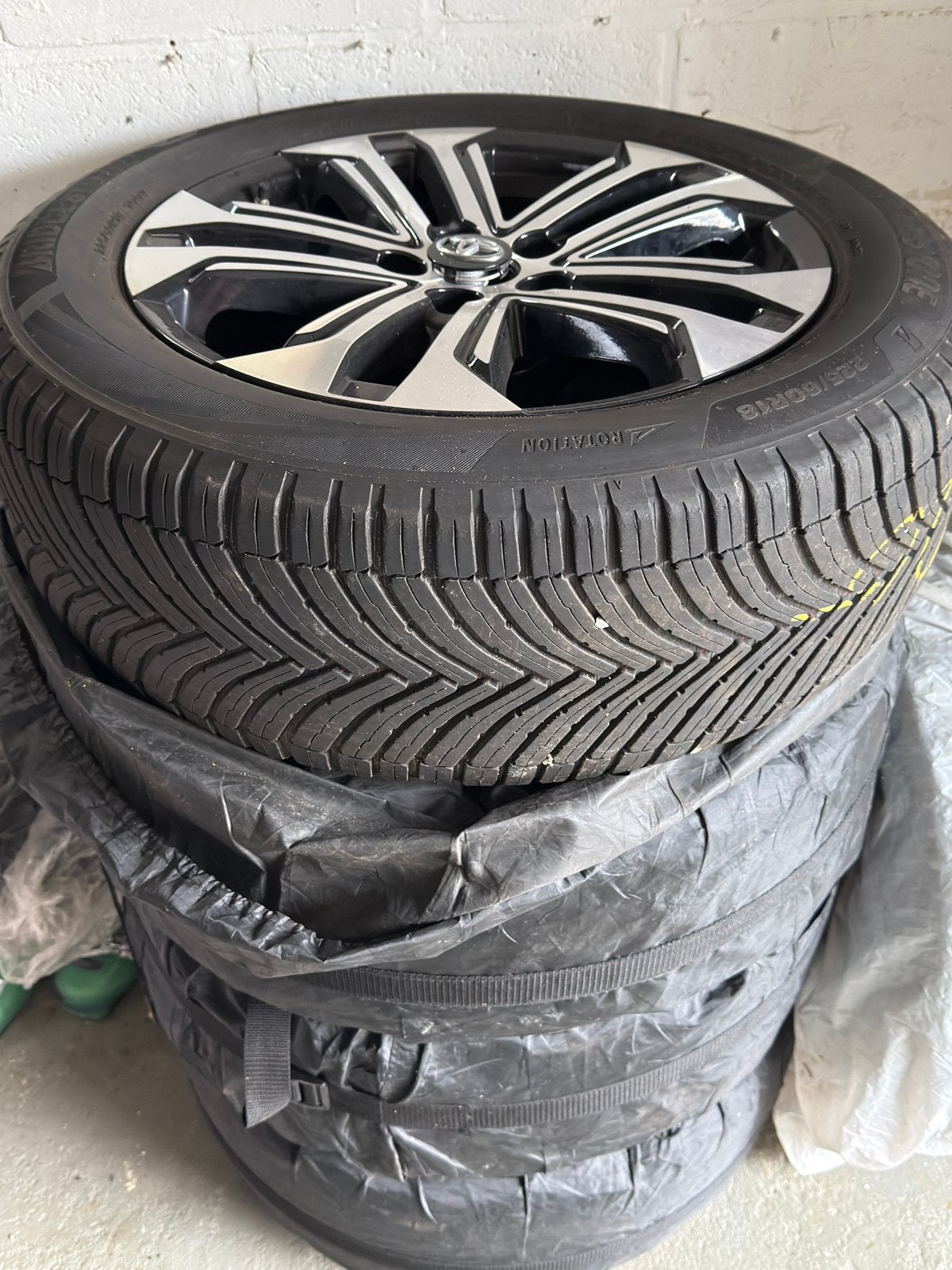 Jantes et pneus Toyota Rav4., Auto-onderdelen, Banden en Velgen, Ophalen, 18 inch, Gebruikt, Banden en Velgen