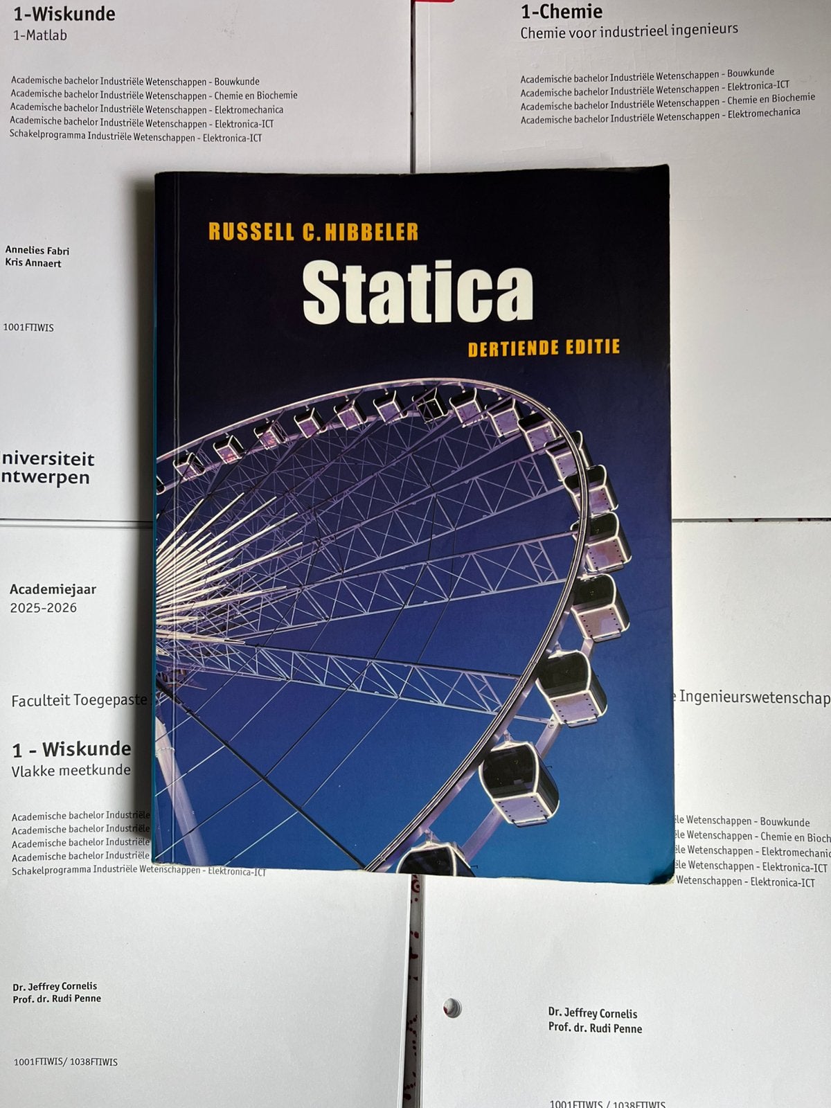 Statica Russell C. Hibbeler dertiende editie, Boeken, Ophalen of Verzenden, Zo goed als nieuw, Overige niveaus, Overige vakken