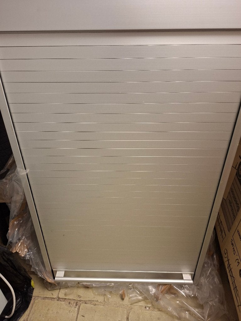 Roldeurkast, Ophalen, Met deur(en), 100 tot 150 cm, Zo goed als nieuw