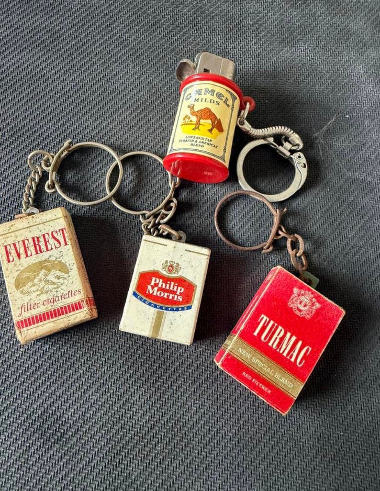 Vintage sigaretten sleutelhangers & mini aansteker van Camel, Verzamelen, Merken en Reclamevoorwerpen, Verzenden