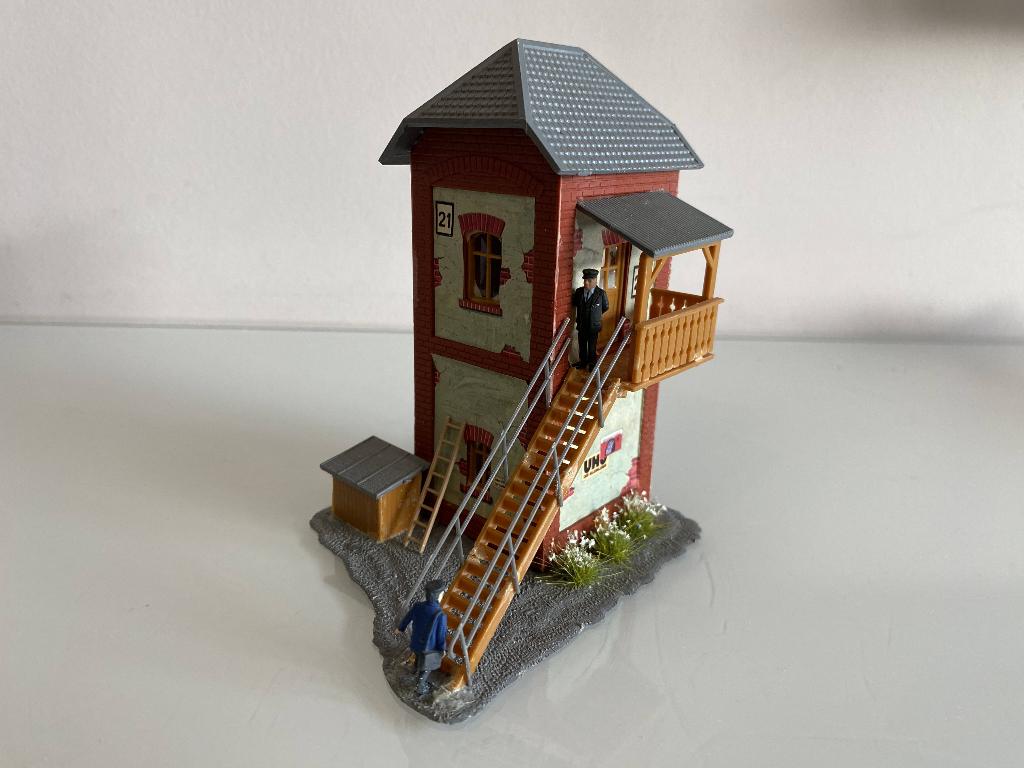 HO Pola 512 seinhuis (596*), Hobby en Vrije tijd, Modeltreinen | H0, Overige merken, Gebruikt, Gelijkstroom of Wisselstroom, Brug, Tunnel of Gebouw