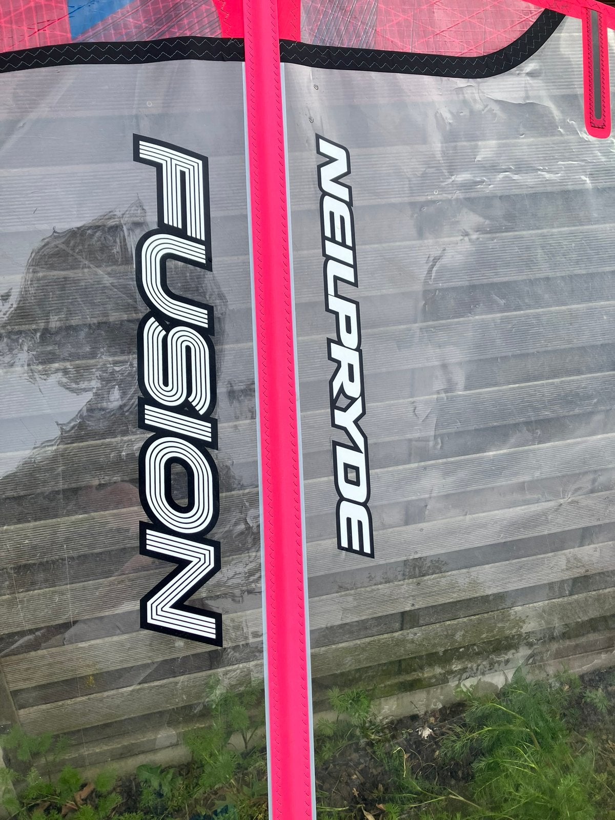 Neil Pryde zeil 6.7,mast, mastvoet en giek 400€, Watersport en Boten, Windsurfen, 250 tot 300 cm, Gebruikt, 6.5 m² tot 8 m², Met mastvoet