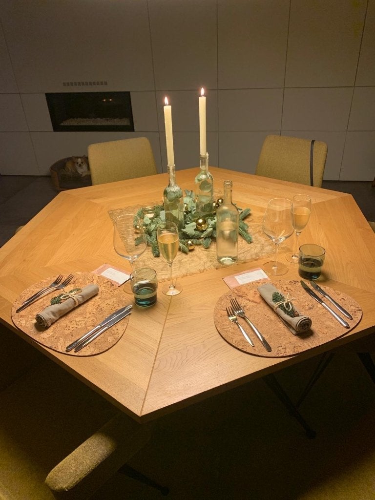 Eettafel 160x160 cm met zes stoelen (van top interieur), Ophalen, Zo goed als nieuw, Vijf personen of meer