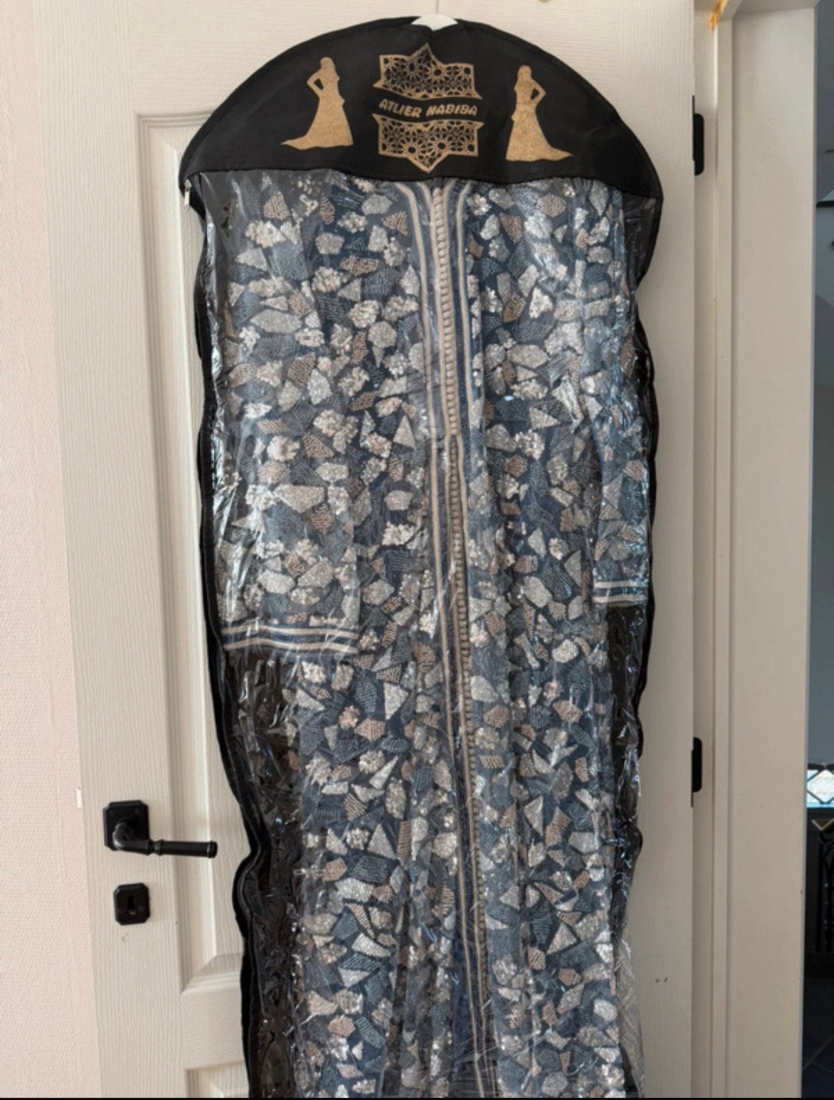 Peignoir magnifiquement cousu par Romeo Couture, Vêtements | Femmes, Robe de gala, Taille 38/40 (M), Enlèvement ou Envoi, Comme neuf