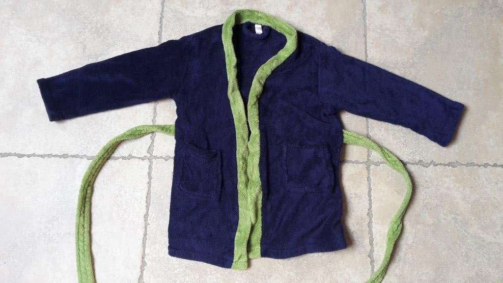 1 euro koopjes ! Fleece badjas mt 104-110, Kinderen en Baby's, Kinderkleding | Maat 104, Ophalen of Verzenden, Gebruikt, Jongen