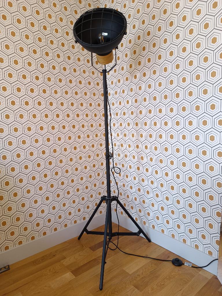 Lampadaire industriel, Huis en Inrichting, Lampen | Vloerlampen, Gebruikt, 100 tot 150 cm, Hout, Metaal, Ophalen of Verzenden