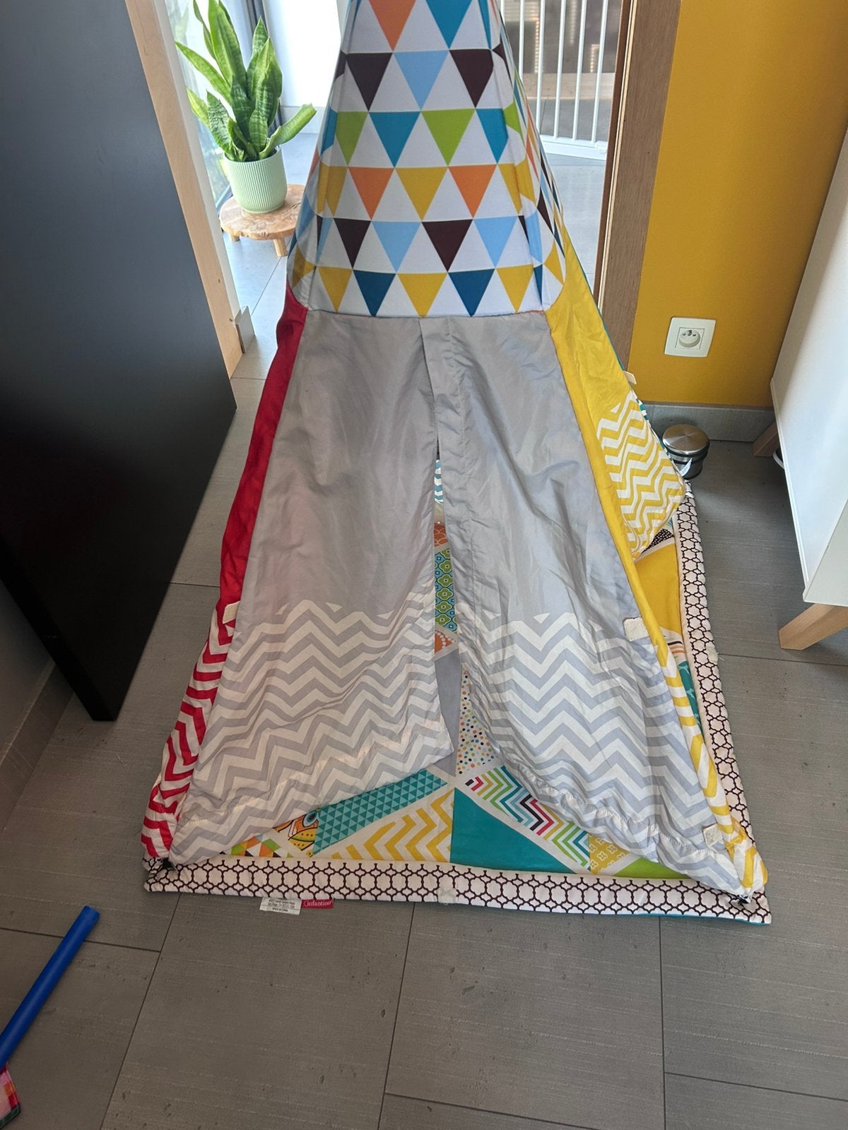 Infantino speelmat tipi tent, Enfants & Bébés, Jouets | Tentes de jeu, Enlèvement, Utilisé