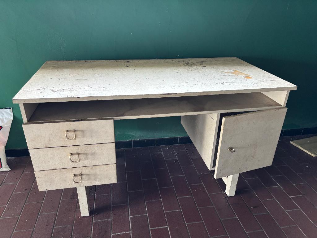 Seventies bureau (op te knappen) *GRATIS*, Ophalen, Gebruikt, Vintage, 130 cm